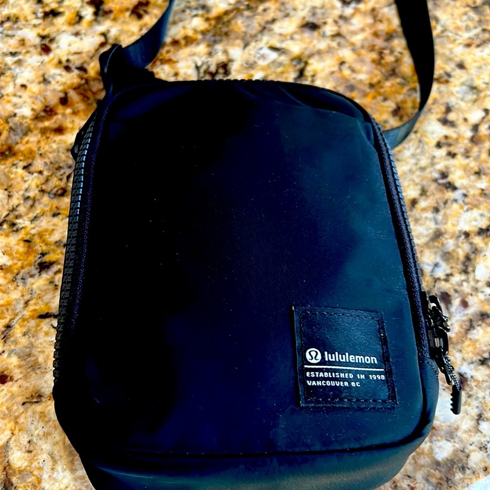 NWOT Lululemon waist bag